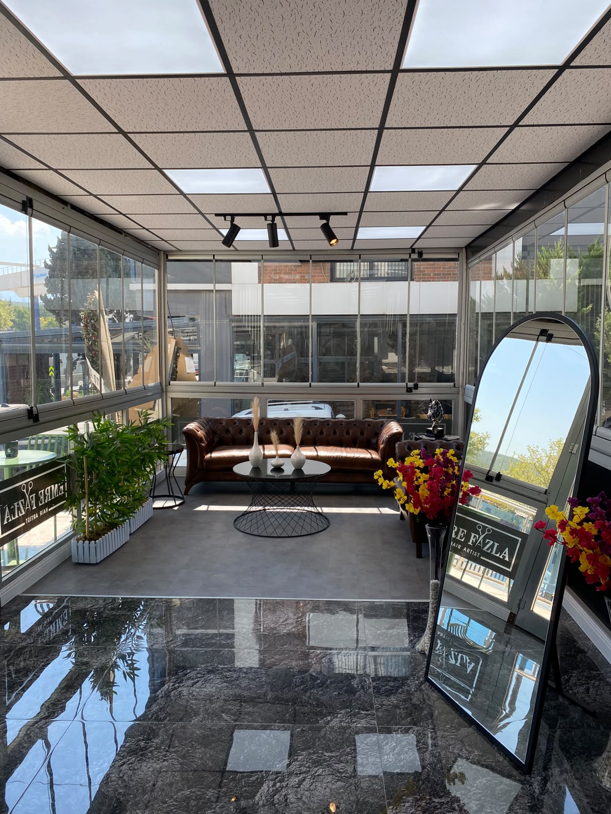 İzmir Buca modern erkek kuaförü salonu
